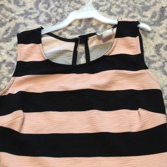 A dress - Picture 6 of 6